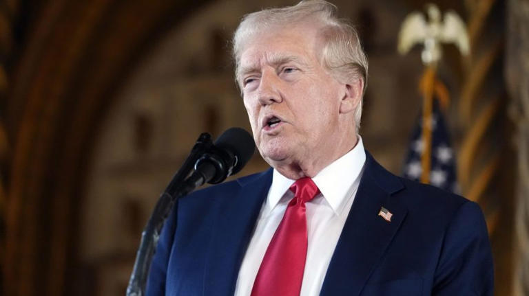 Trump pide a tribunal federal que asuma su caso de soborno