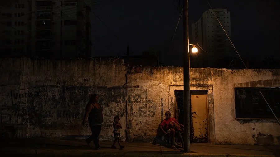 Venezuela sufre apagón nacional por supuesto “sabotaje eléctrico”