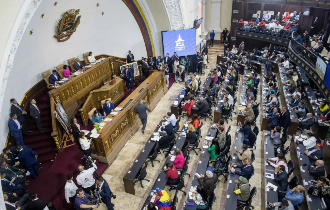 Parlamento de Venezuela insta al Gobierno a romper relación con España