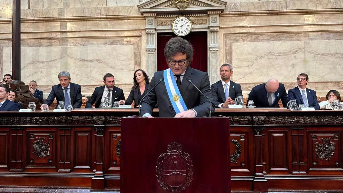 Milei presenta presupuesto que exigirá déficit cero “cueste lo cueste“