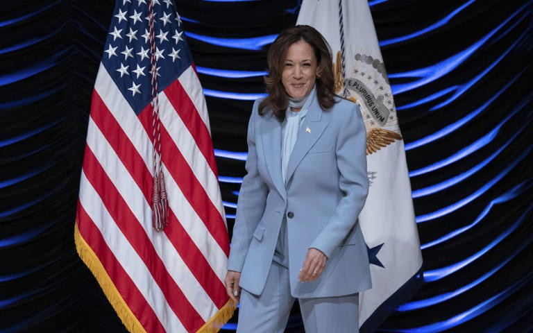 Kamala Harris critica la promesa de deportaciones masivas de Trump