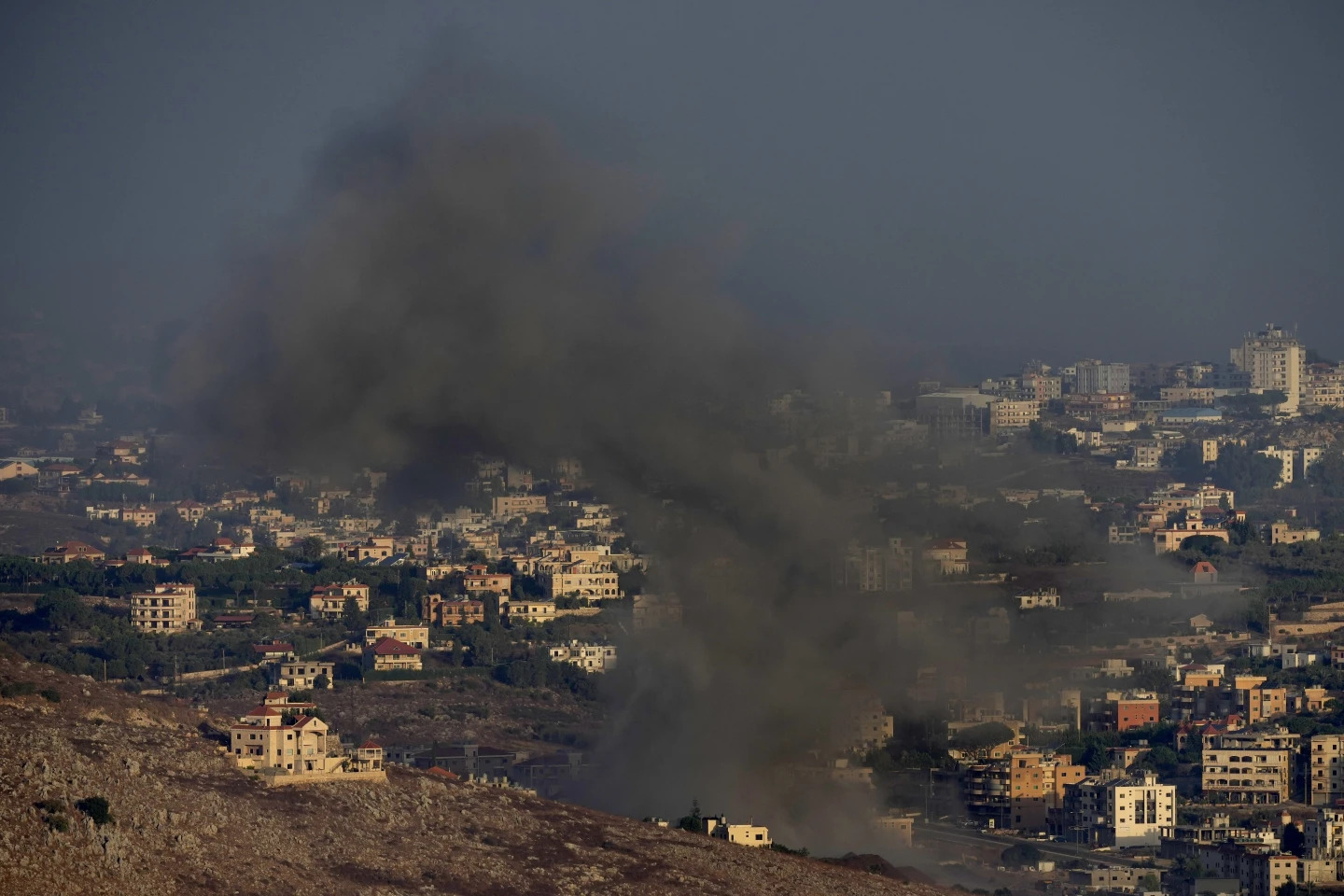 Israel escala el conflicto con Hezbollah con ataques aéreos en Líbano