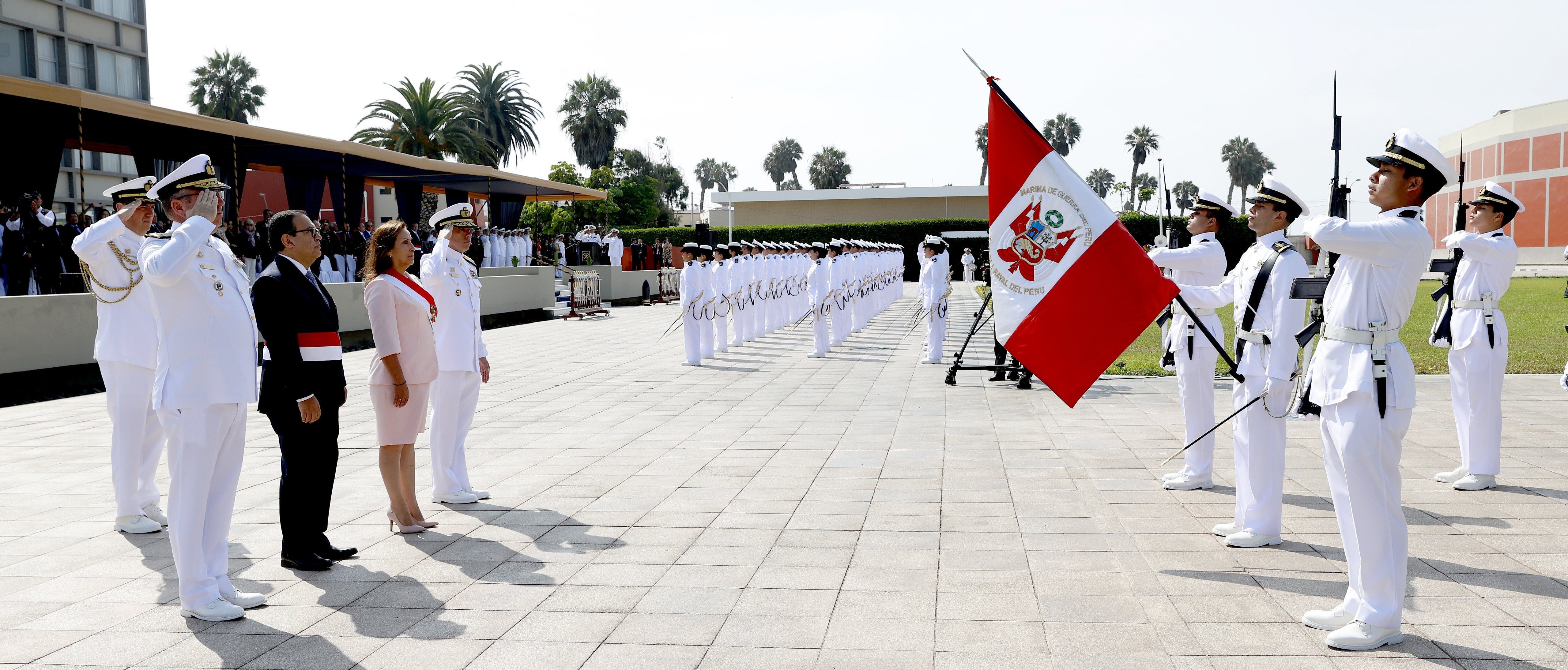 Dina Boluarte recibe el saludo de la Marina de Perú, 2022