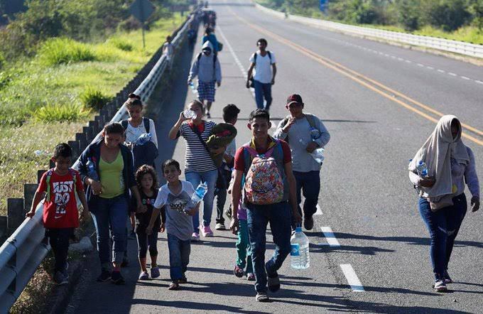 Caravana de migrantes avanza hacia Escuintla, Chiapas