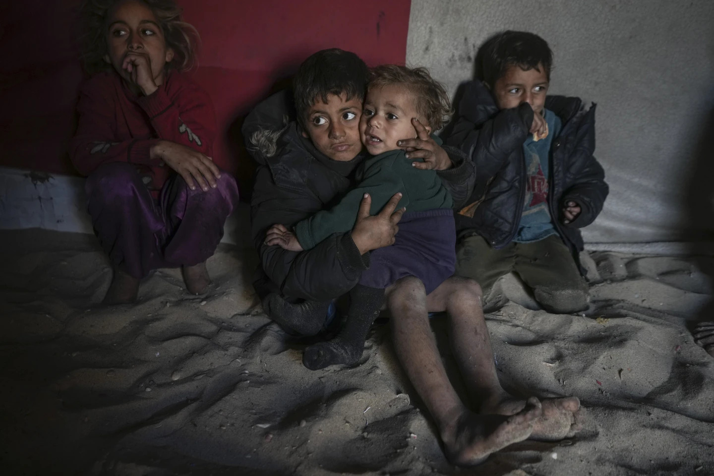Israel incendia un hospital en Gaza, y bombardea Yemen y Líbano