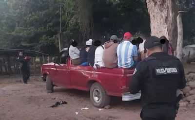 Rescate de 25 migrantes cubanos abandonados en Suchiate, Chiapas 