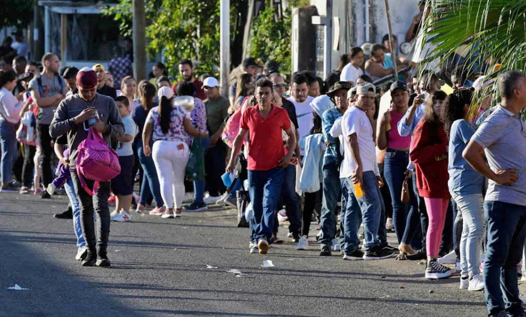 Activista denuncia venta de documentos migratorios por parte del INM