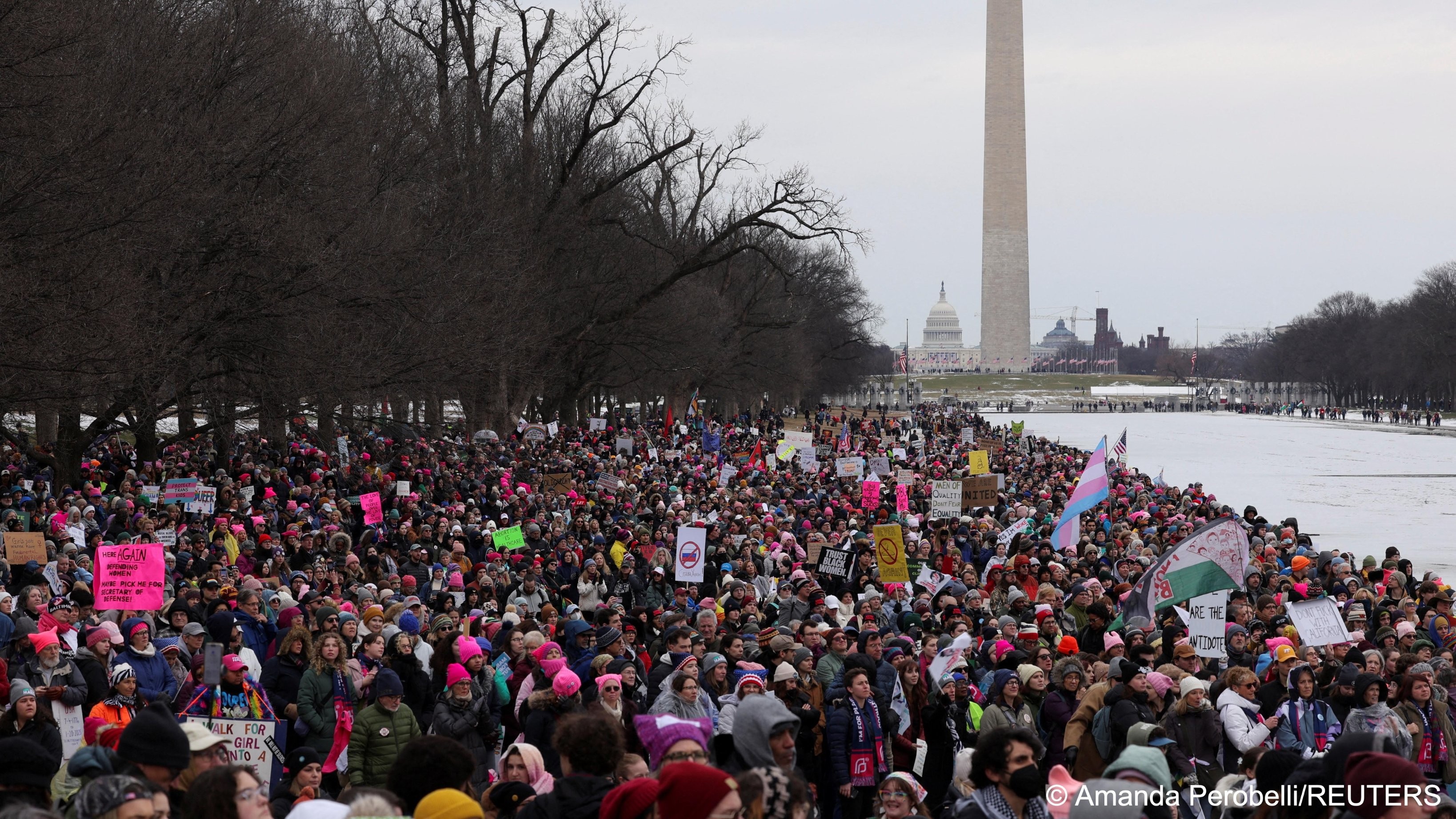 Miles de personas protestan contra Trump en Washington