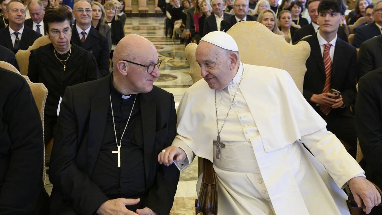 Papa Francisco obliga a renunciar a 30 obispos en dos años