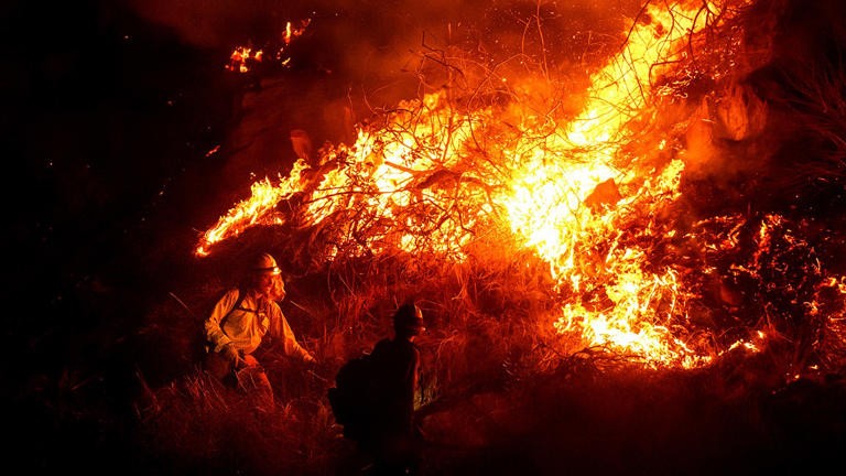 Evacuaciones tras incendio en el norte de San Diego, California