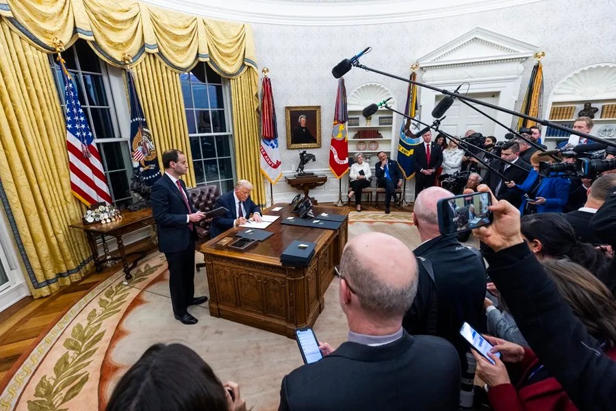 Trump desmantela legado de Biden con decretos en su inauguración