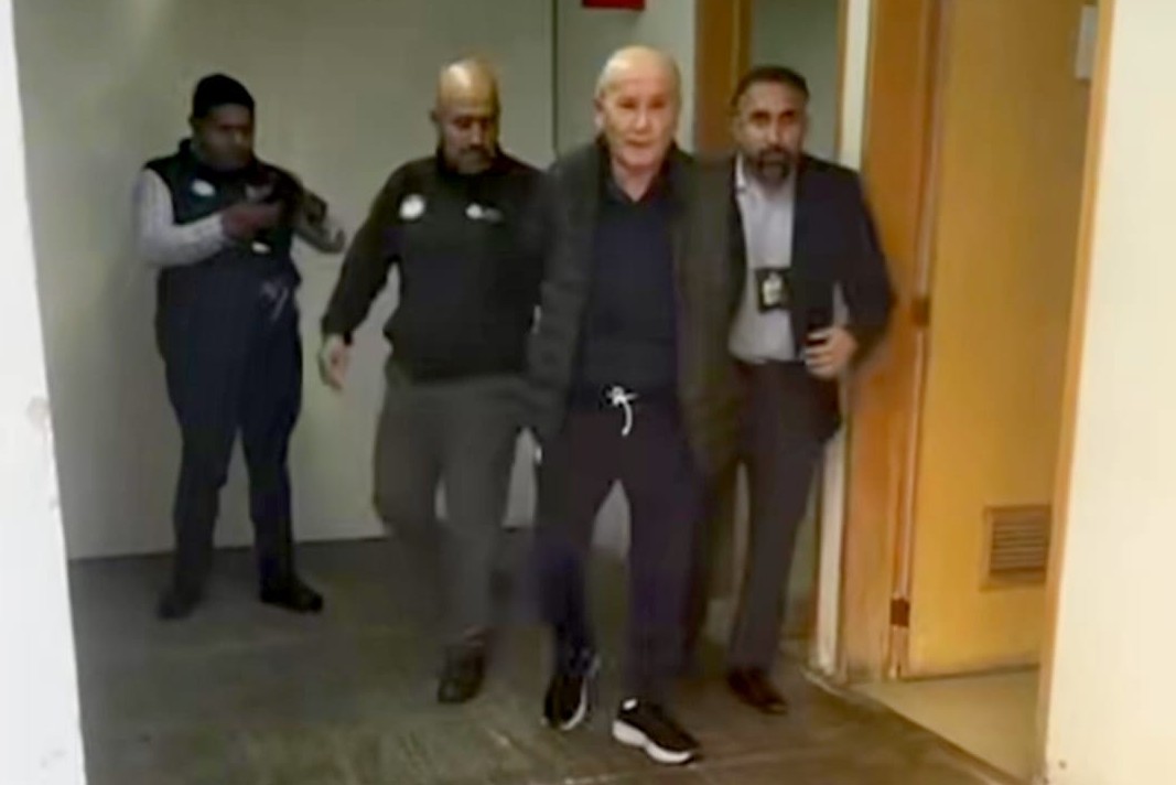 Se complica la situación de Billy Álvarez: nueva orden de aprehensión