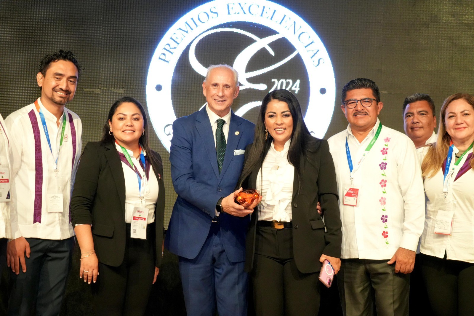 Recibe Oaxaca premio Espíritu de Excelencia por Guelaguetza