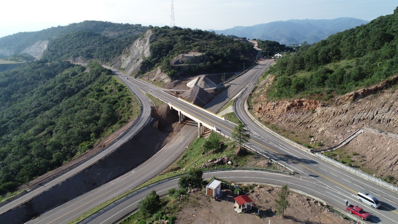 Sheinbaum y Jara inauguran supercarretera en Oaxaca