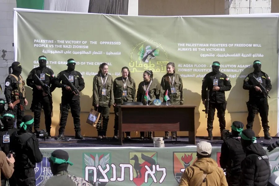 Hamás libera a cuatro mujeres israelíes por 200 presos palestinos