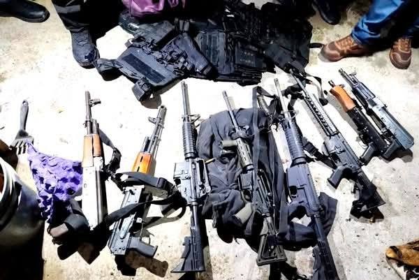 Decomiso de armas de Los Chapitos en Mexicali. Decomiso de armas de Los Chapitos en Mexicali.