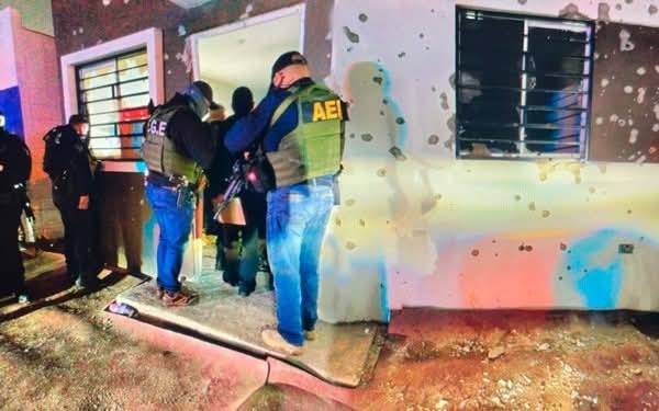 Tiroteo en Mexicali deja un policía herido y siete detenidos de Los Chapitos