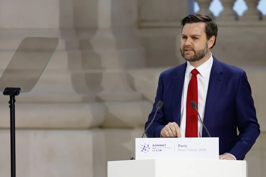 Vance amenaza a Rusia para que acepte un acuerdo sobre Ucrania