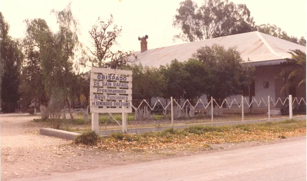 El primer edificio del seminario de San Rafael, Argentina. Redes sociales de la diócesis.