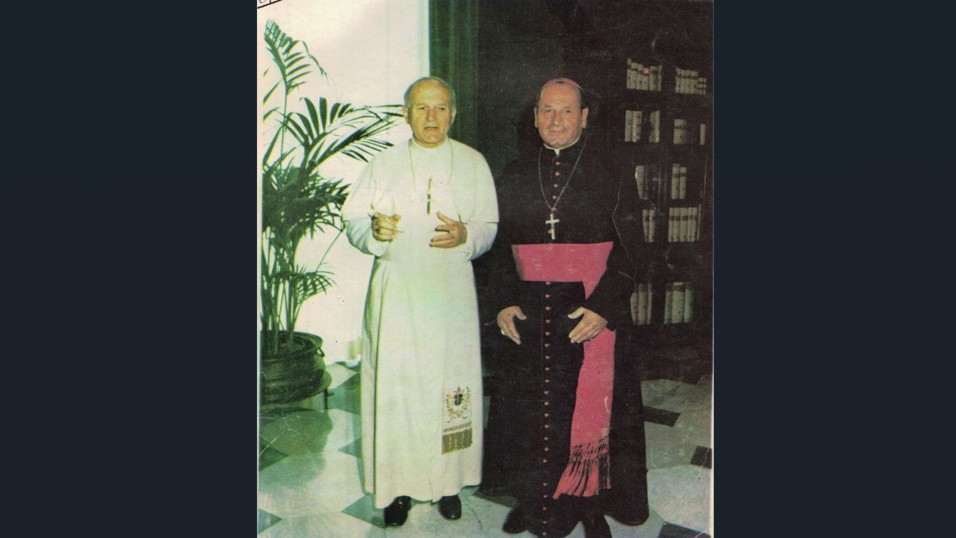 Juan Pablo II y Kruk, de las redes sociales de la diócesis de San Rafael.
