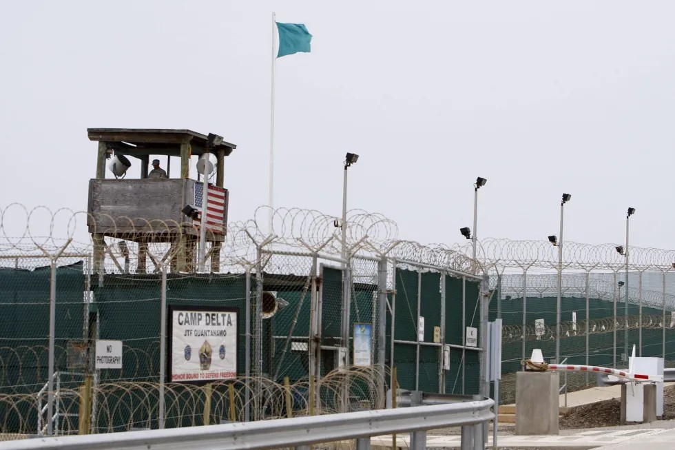 Fotografía de archivo que muestra una torreta de seguridad en la prisión estadounidense de Guantánamo. Foto: EFE/Shawn Thew Fotografía de archivo que muestra una torreta de seguridad en la prisión estadounidense de Guantánamo. Foto: EFE/Shawn Thew