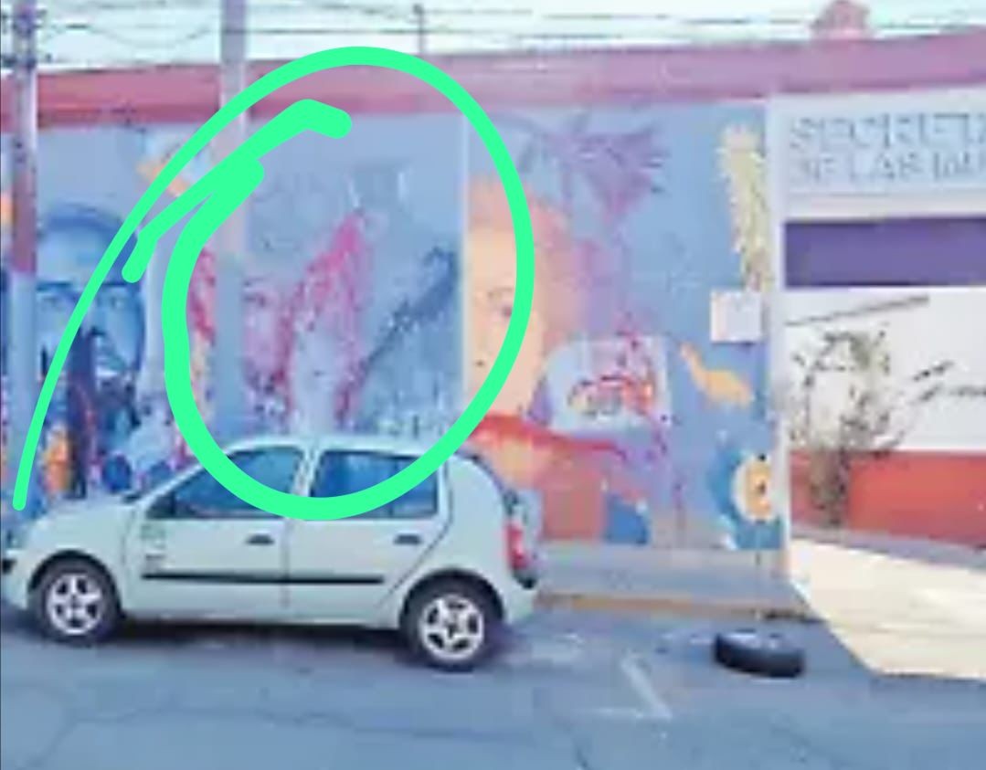 Mural del que borraron el rostro de Elsa Ángeles Vera por considerar que no merecía ese honor.