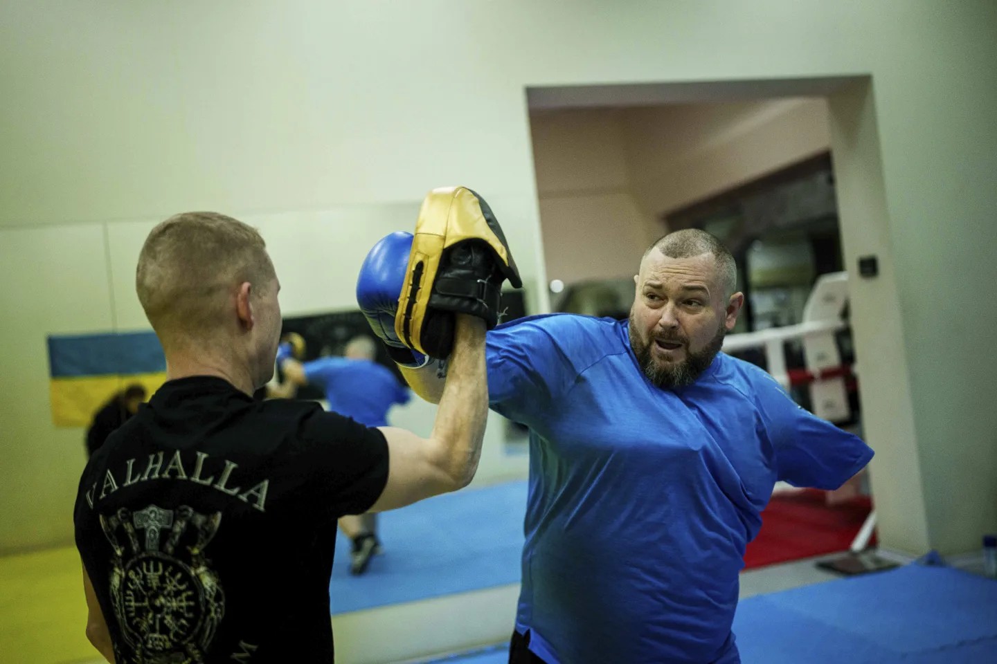 Oleksandr Puzikov, un capitán de la 127ª brigada de Ucrania que perdió un brazo en un ataque con mortero ruso, entrena en un gimnasio en Járkov, Ucrania, el 10 de febrero de 2025. (Foto AP/Evgeniy Maloletka) Oleksandr Puzikov, un capitán de la 127ª brigada de Ucrania que perdió un brazo en un ataque con mortero ruso, entrena en un gimnasio en Járkov, Ucrania, el 10 de febrero de 2025. (Foto AP/Evgeniy Maloletka)