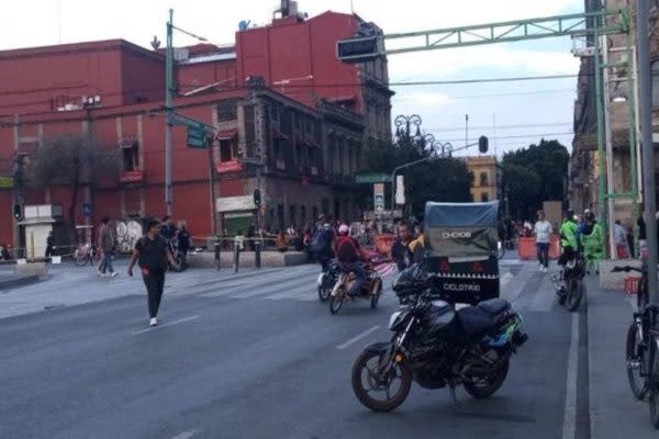Fiscalía de CDMX detiene a funcionarios que golpearon a activista feminista