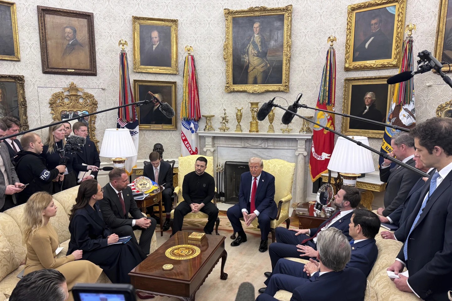 Press conference in the Oval Office. AP/Mystylav Chernov.