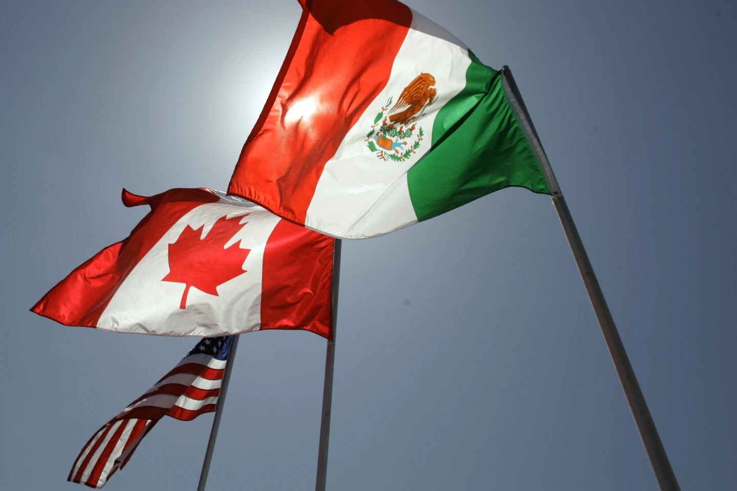 Trump inicia la guerra comercial con México y Canadá