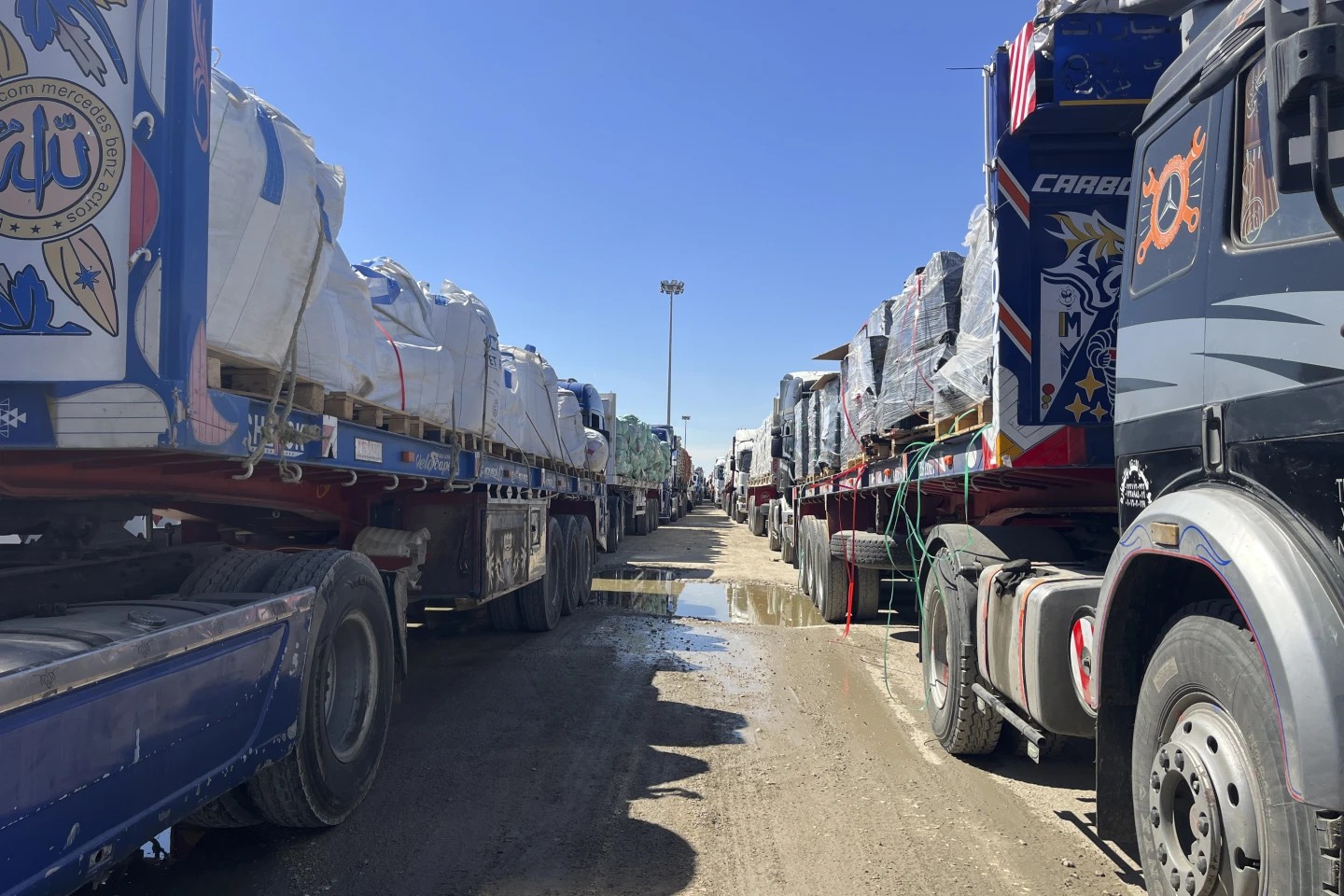 Israel bloquea alimentos y suministros a Gaza