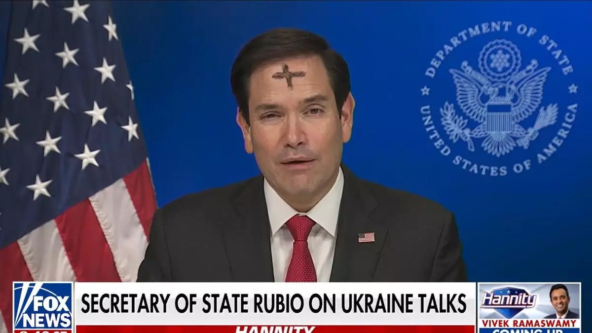 Marco Rubio en entrevista en Fox News con la cruz del Miércoles de Ceniza