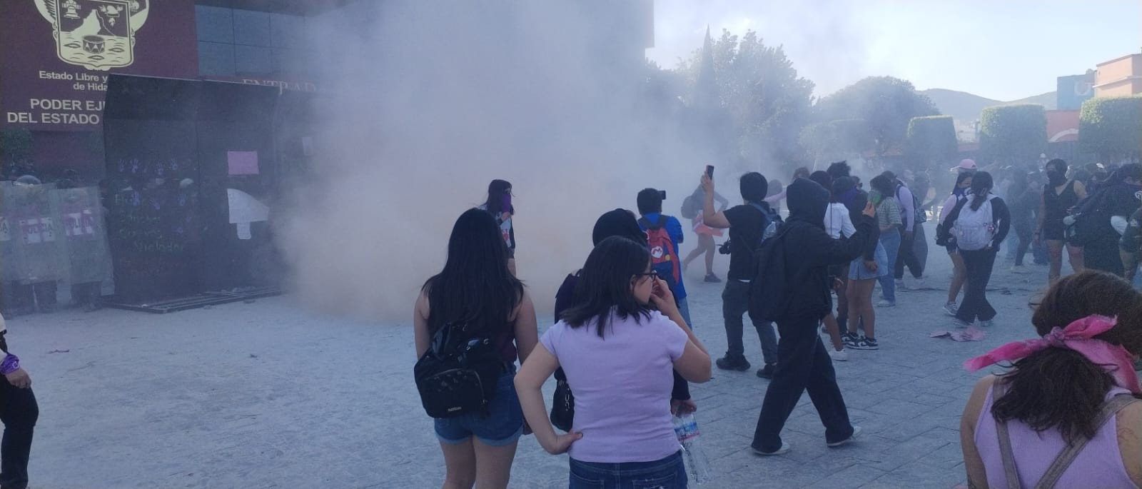 Represión a mujeres manifestantes en Hidalgo con gases lacrimógenos