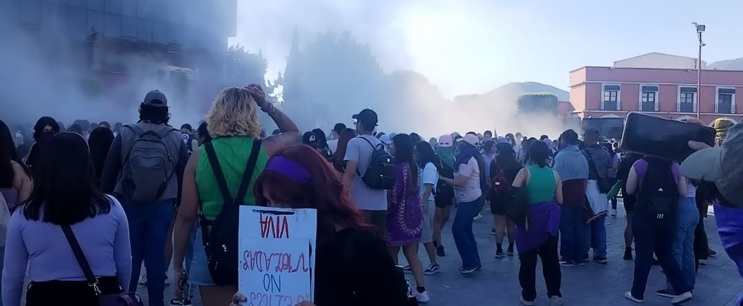 Represión a mujeres manifestantes en Hidalgo con gases lacrimógenos