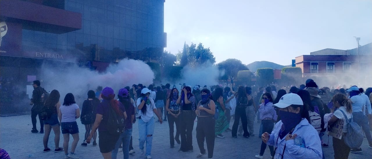 Represión a mujeres manifestantes en Hidalgo con gases lacrimógenos