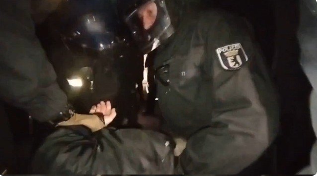 Policía reprime a manifestantes pro-Palestina en Berlín