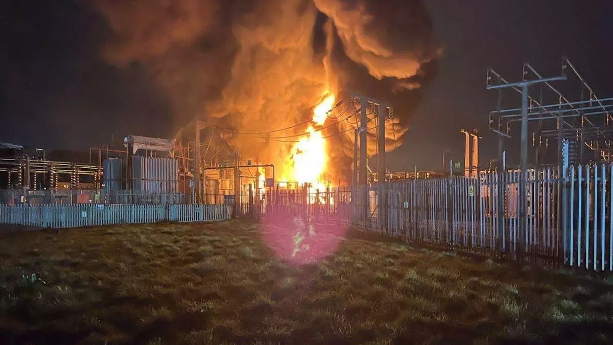 Incendio en el aeropuerto de Heathrow en Londres afecta 1,300 vuelos