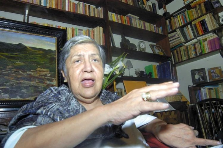Leticia de Oyuela, ensayista hondureña.