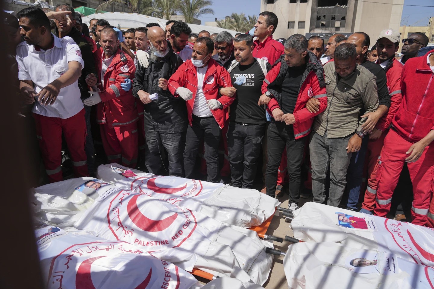 Video revela ataque israelí a médicos palestinos en ambulancia de Gaza