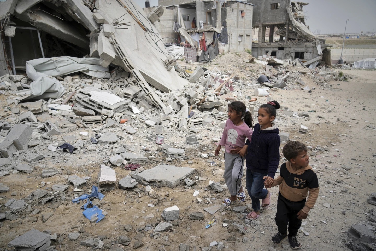 Gaza bajo fuego: La guerra sigue mientras Israel busca apoyo de EEUU