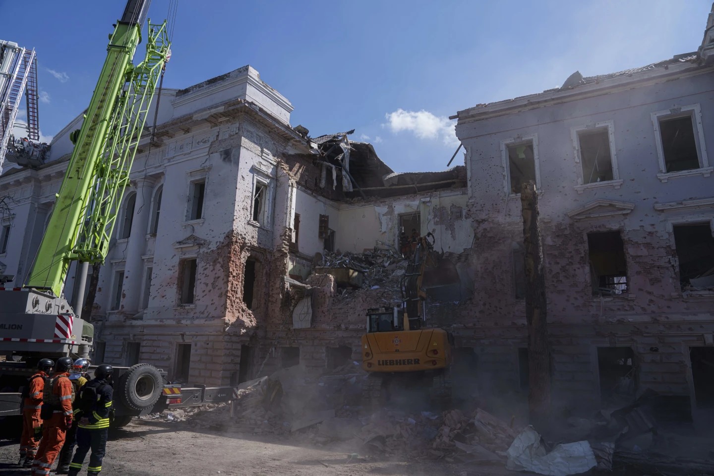 Ataque de Rusia en Sumy deja decenas de muertos y más de cien heridos