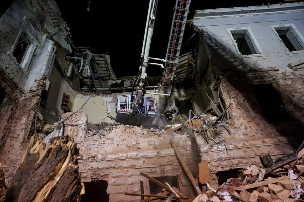 Ataque de Rusia en Sumy deja decenas de muertos y más de cien heridos