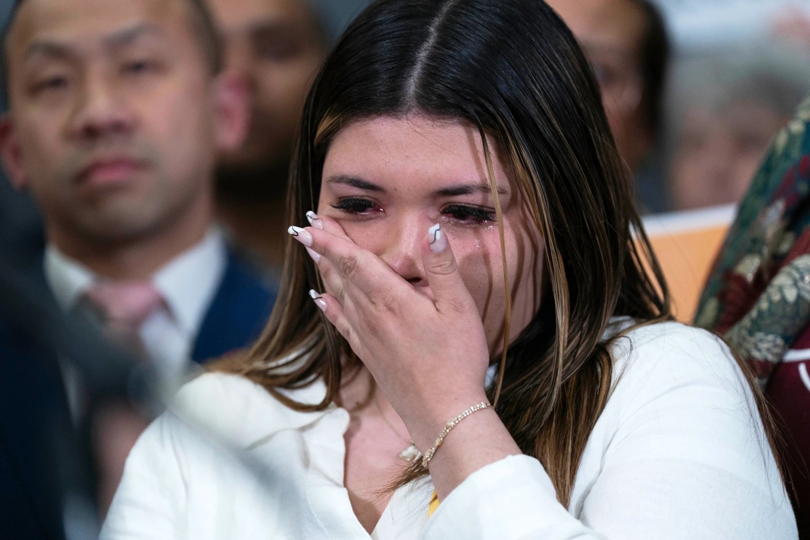 Jeniffer Vazquez Sura, esposa de Kilmar Abrego García, en la rueda de prensa con el senador Van Hollen. Foto: AP/José Luis Magana Jeniffer Vazquez Sura, esposa de Kilmar Abrego García, en la rueda de prensa con el senador Van Hollen. Foto: AP/José Luis Magana