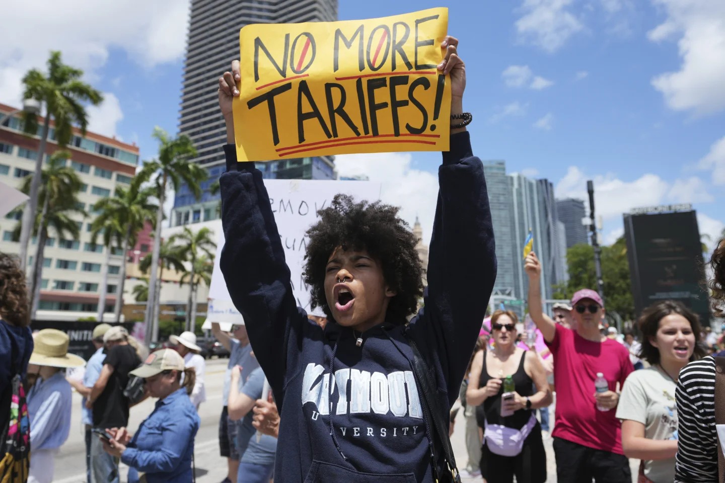 Paul Ivanov, también en Miami, coreaba consignas contra la administración Trump. Paul Ivanov, también en Miami, coreaba consignas contra la administración Trump.