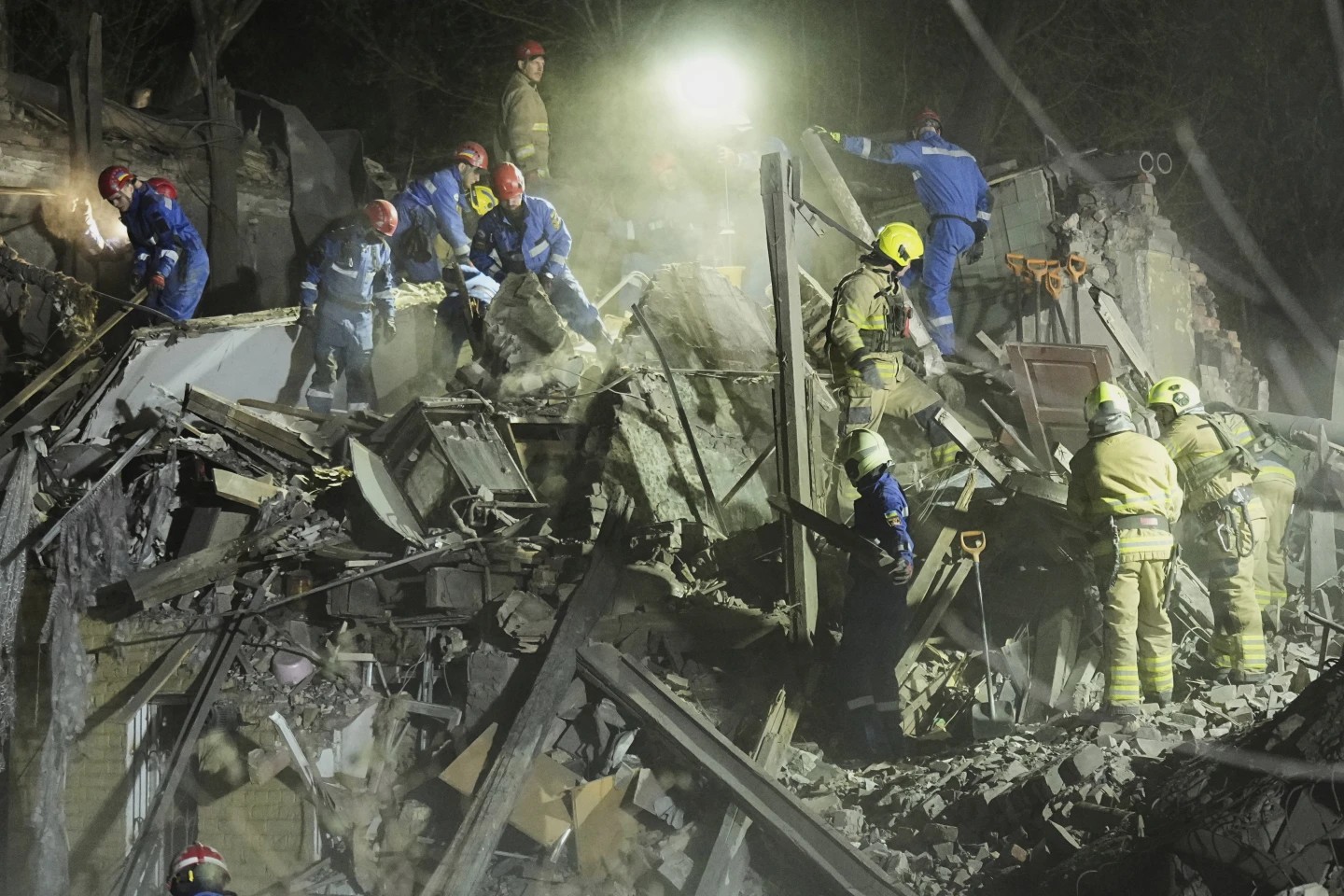 Ataque de Rusia deja 9 muertos y 70 heridos en la capital de Ucrania