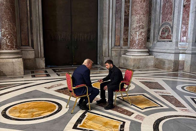 Trump y Zelenski dialogan durante funeral del papa Francisco