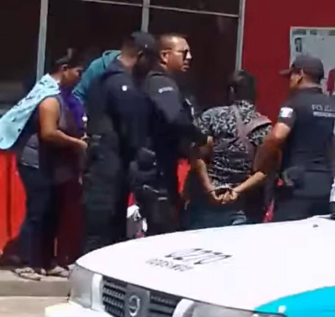 Policía de Ocosingo detiene a vendedor tzeltal y agrede a su hija