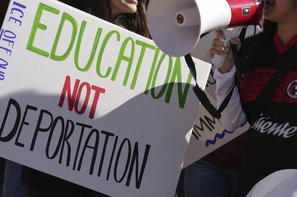 US unveils new policy to revoke international students‘ visas