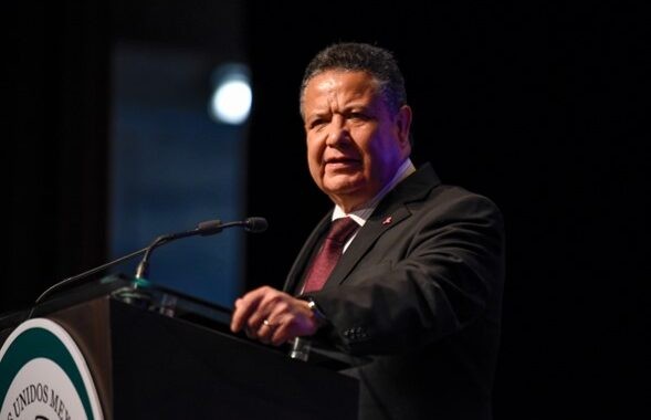 Gobernador de Hidalgo admite orden de captura contra diputada de Morena