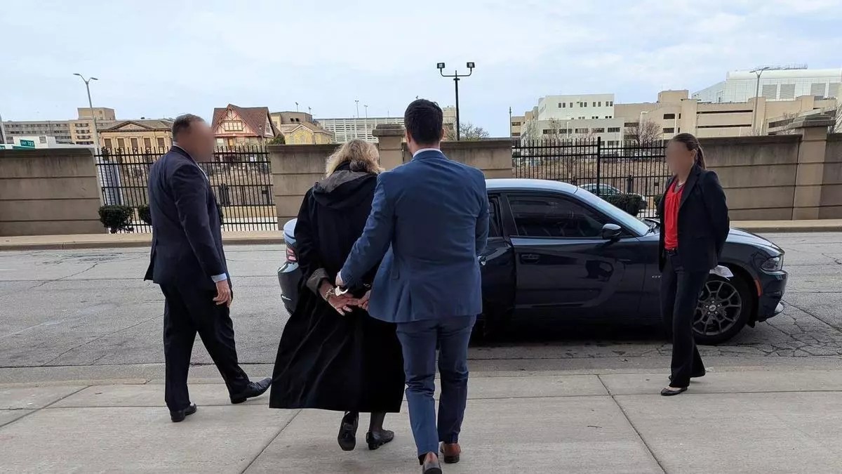 Jueza de Wisconsin imputada por “obstruir“ detención de migrante